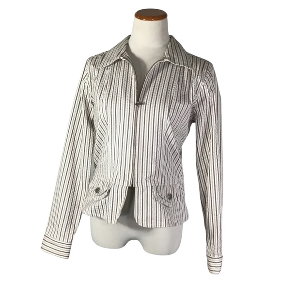 Christopher & Banks Jackets & Blazers - Light weight jacket zip up Seersuckers like fabric with stretch, Peplum cut